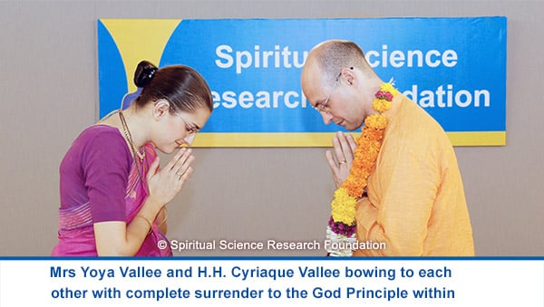 Mrs Yoya Vallee and H.H. Cyriaque Vallee bowing to each other with complete surrender to the God principle within